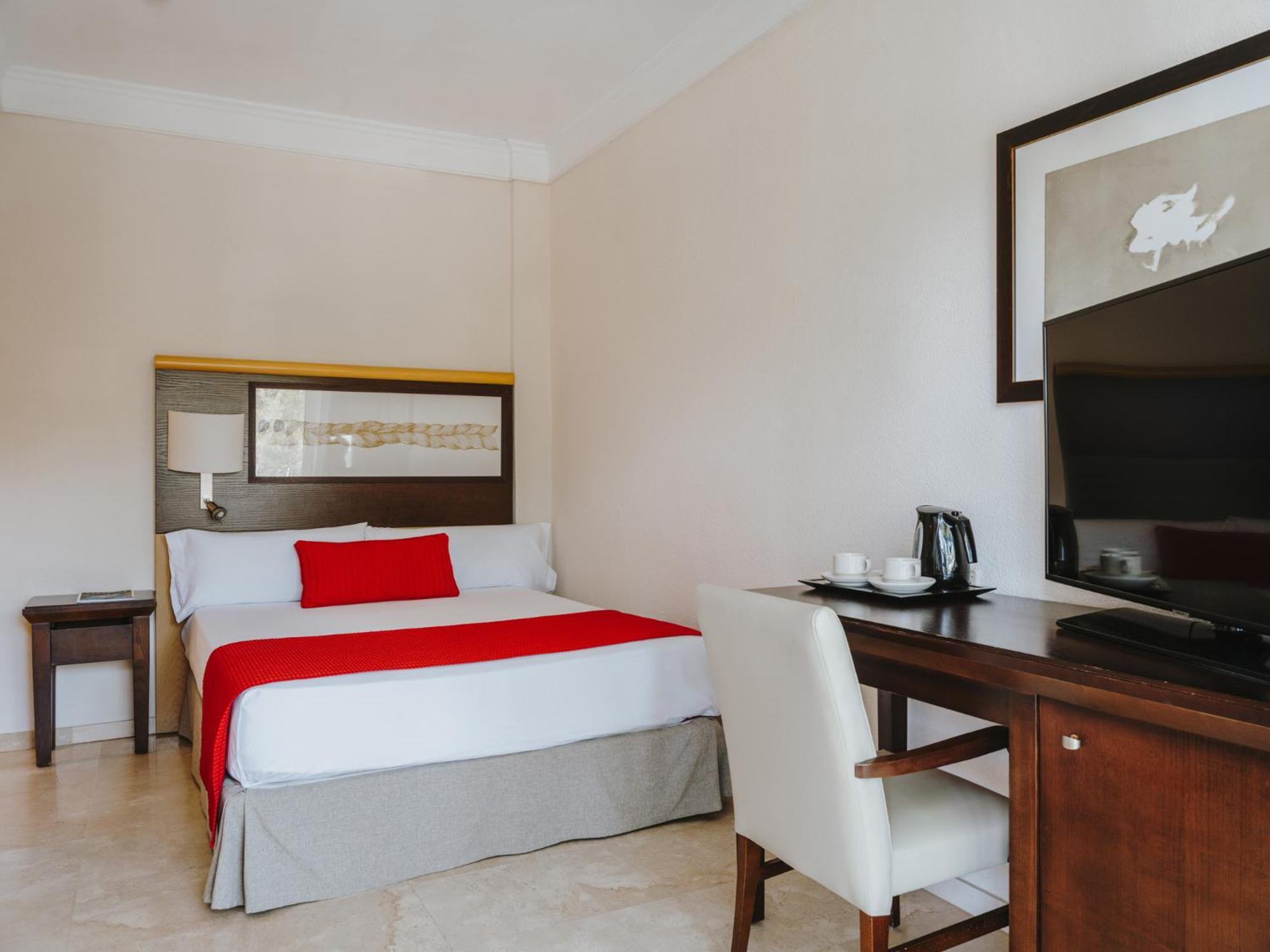 Grupotel Aguait Resort & Spa - Adults Only Кала Ратхада Екстериор снимка