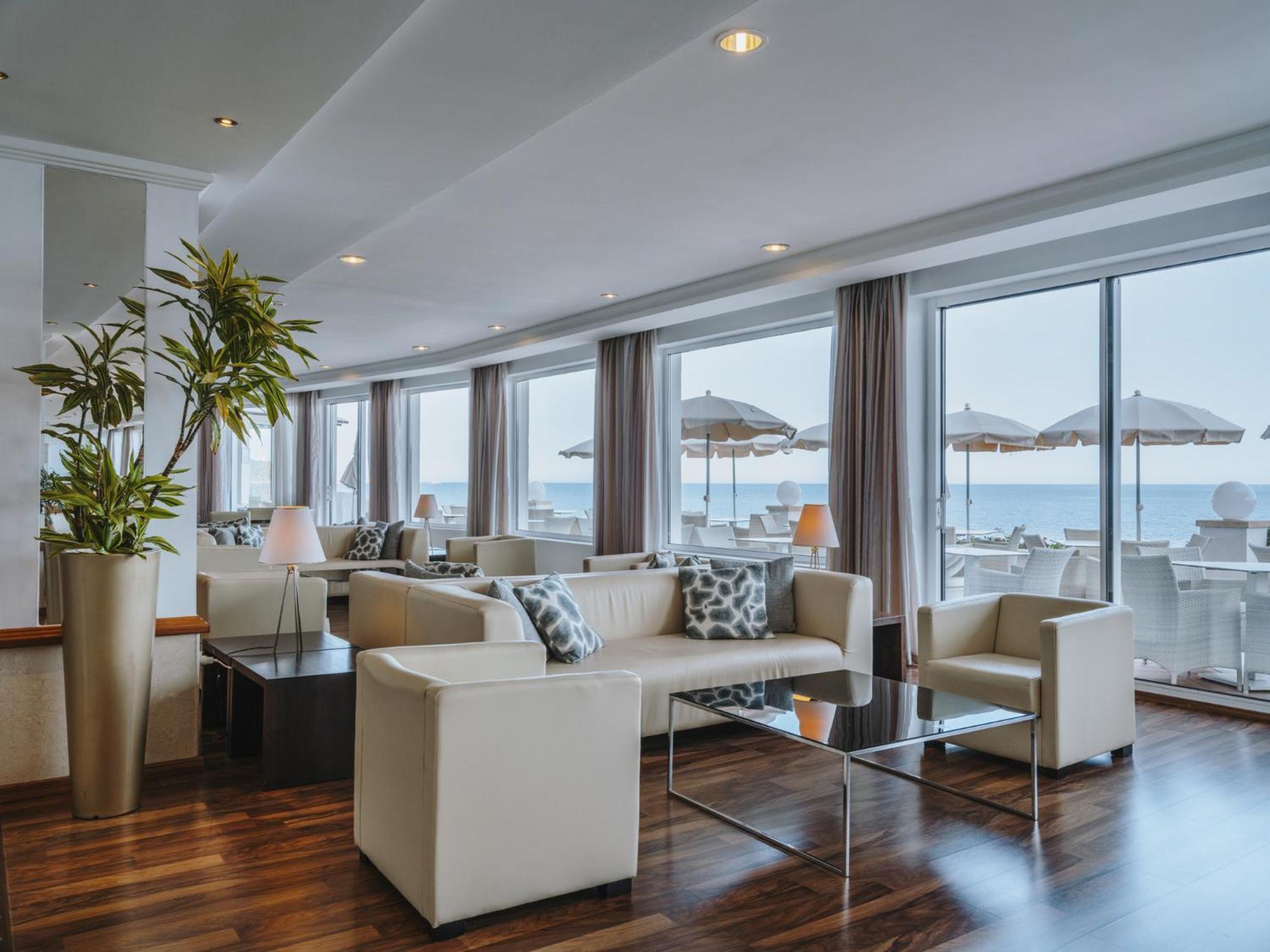 Grupotel Aguait Resort & Spa - Adults Only Кала Ратхада Екстериор снимка