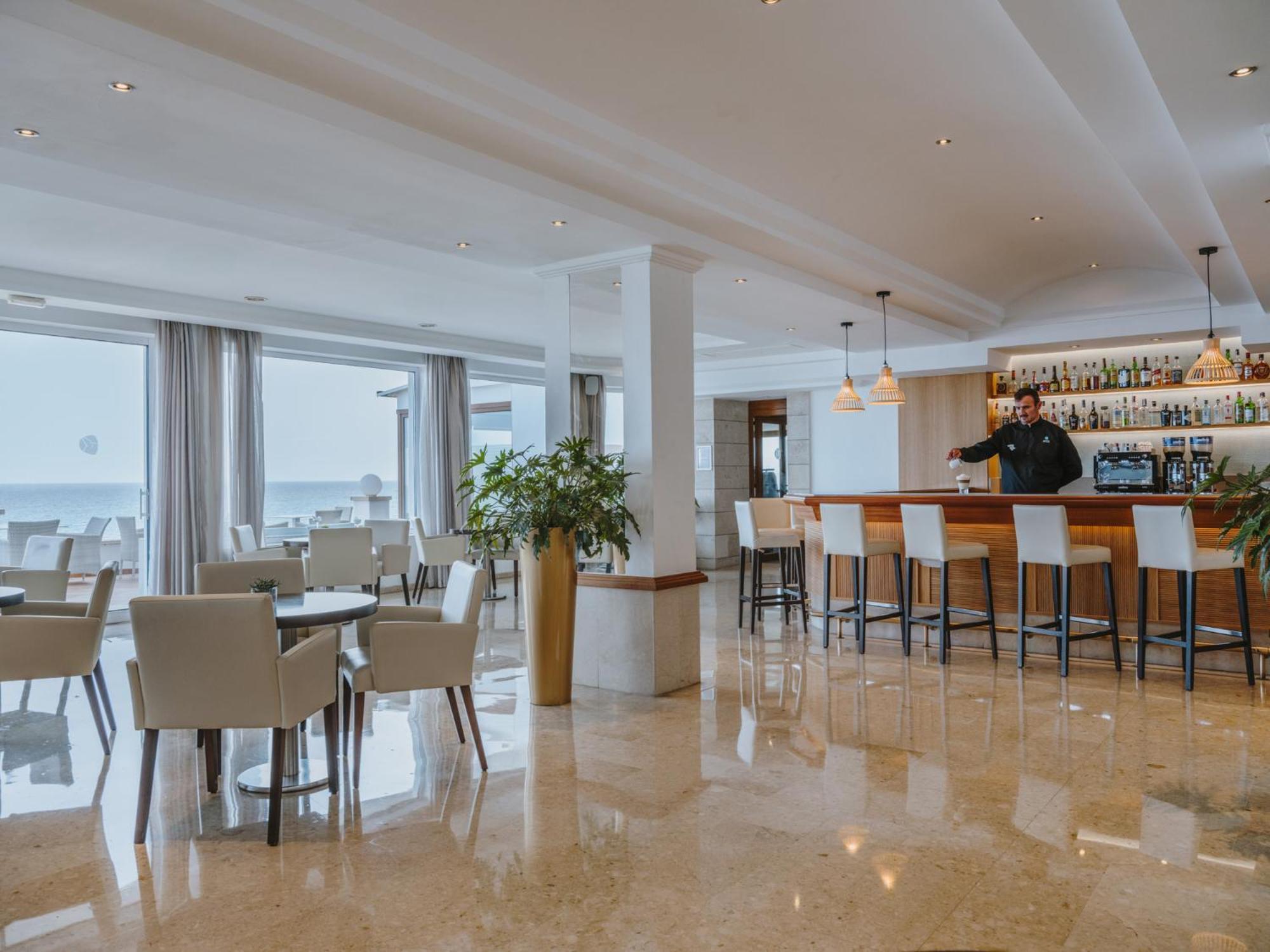 Grupotel Aguait Resort & Spa - Adults Only Кала Ратхада Екстериор снимка